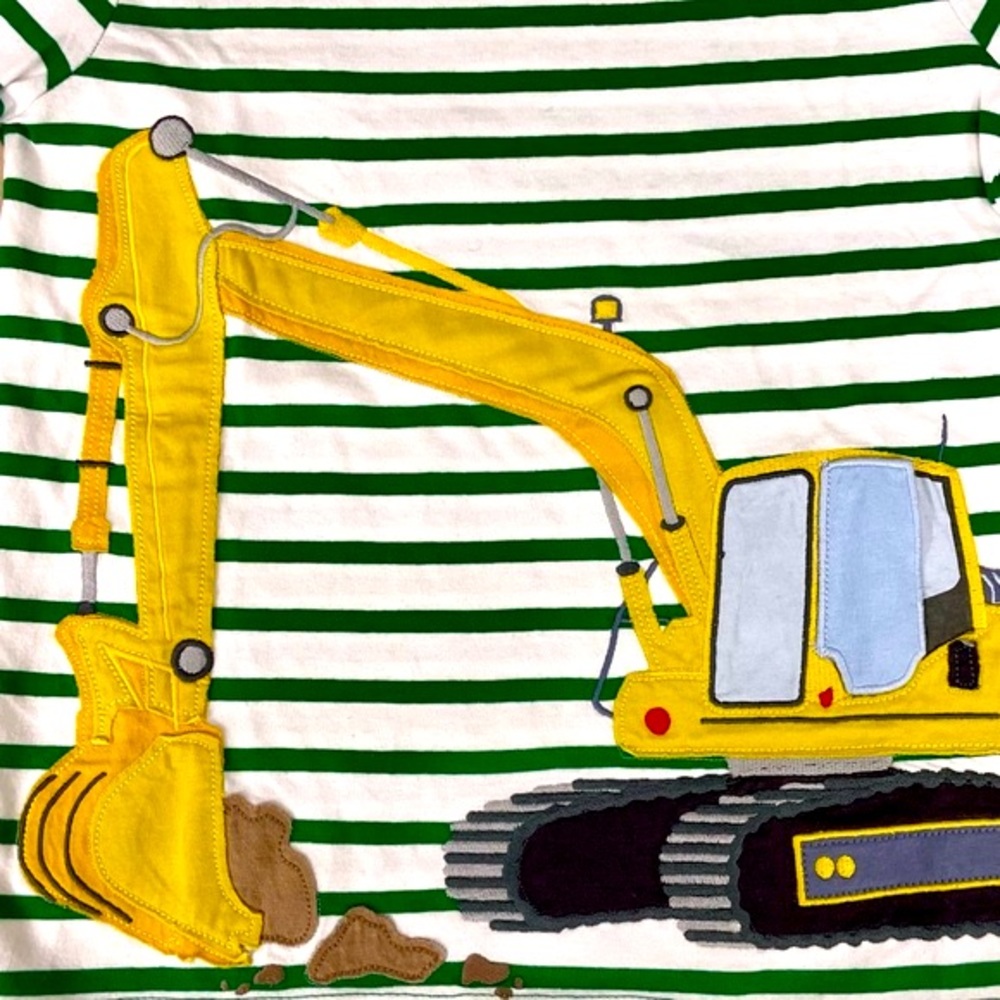 New Mini Boden Shirt Boys 8-9 Y Lift the Flap Vehicle Tee Ivory Green Diggger - Picture 2 of 4